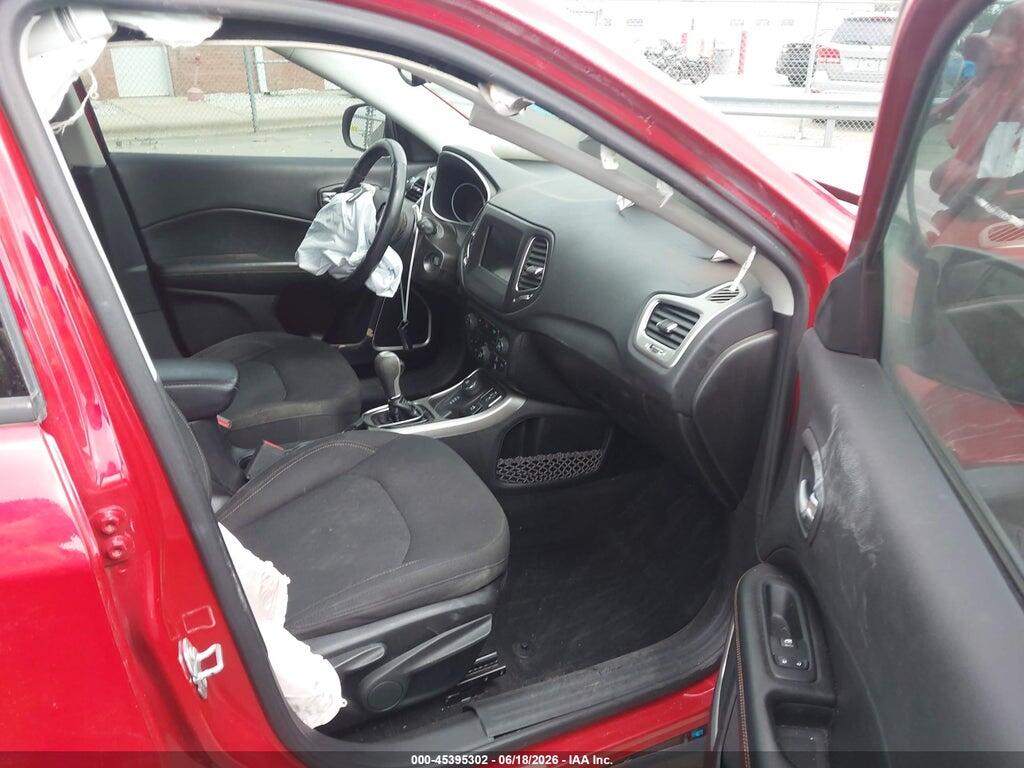 3C4NJDAB5KT707031 2019 JEEP COMPASS photo no. 5