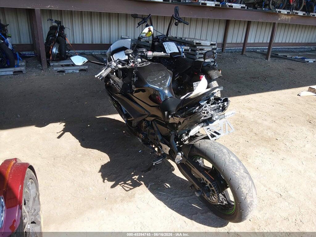 ML5EXER11SDAE7777 2025 KAWASAKI EX650 photo no. 3