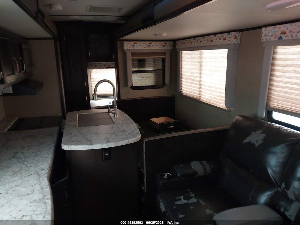 573TE3221J6606865 2018 GRAND DESIGN OTHER photo no. 5