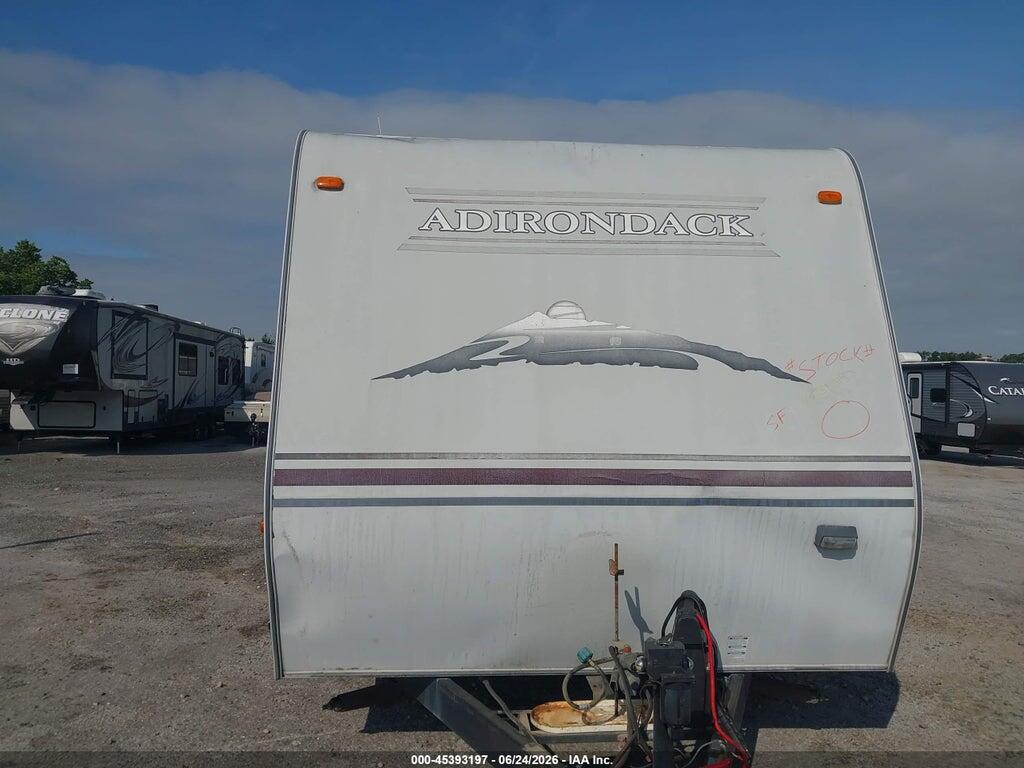 47CTBAP295L114037 2005 DUTCHMEN ADIRONDACK 27FB photo no. 10