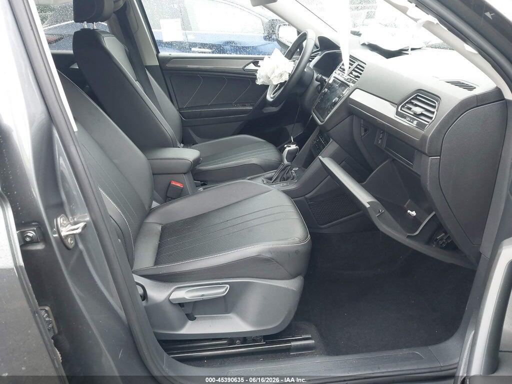 3VV3B7AX1PM123679 2023 VOLKSWAGEN TIGUAN photo no. 5