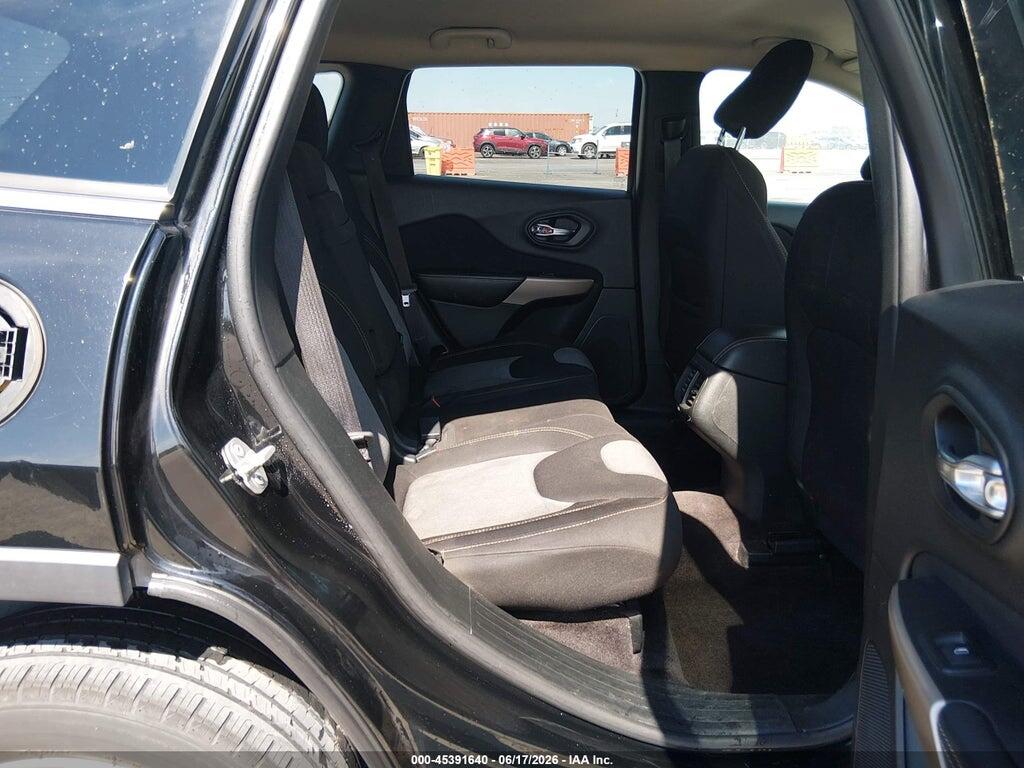 1C4PJLCB9JD615831 2018 JEEP CHEROKEE photo no. 8