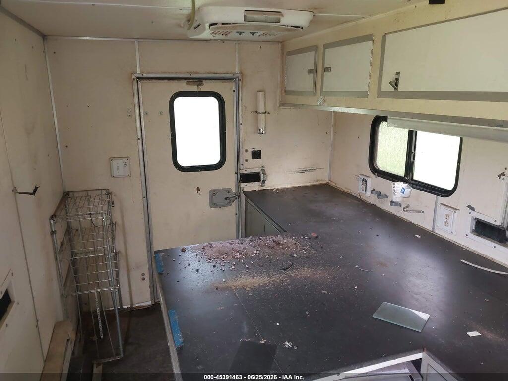 1WC200E2XW3039203 1998 WELLS CARGO UNKNOWN photo no. 5
