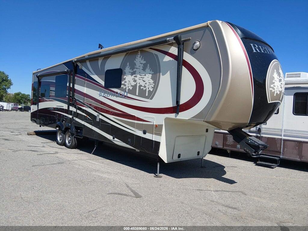 4V0FC3920FR005085 2015 CROSSROADS REDWOOD 39MB photo no. 1