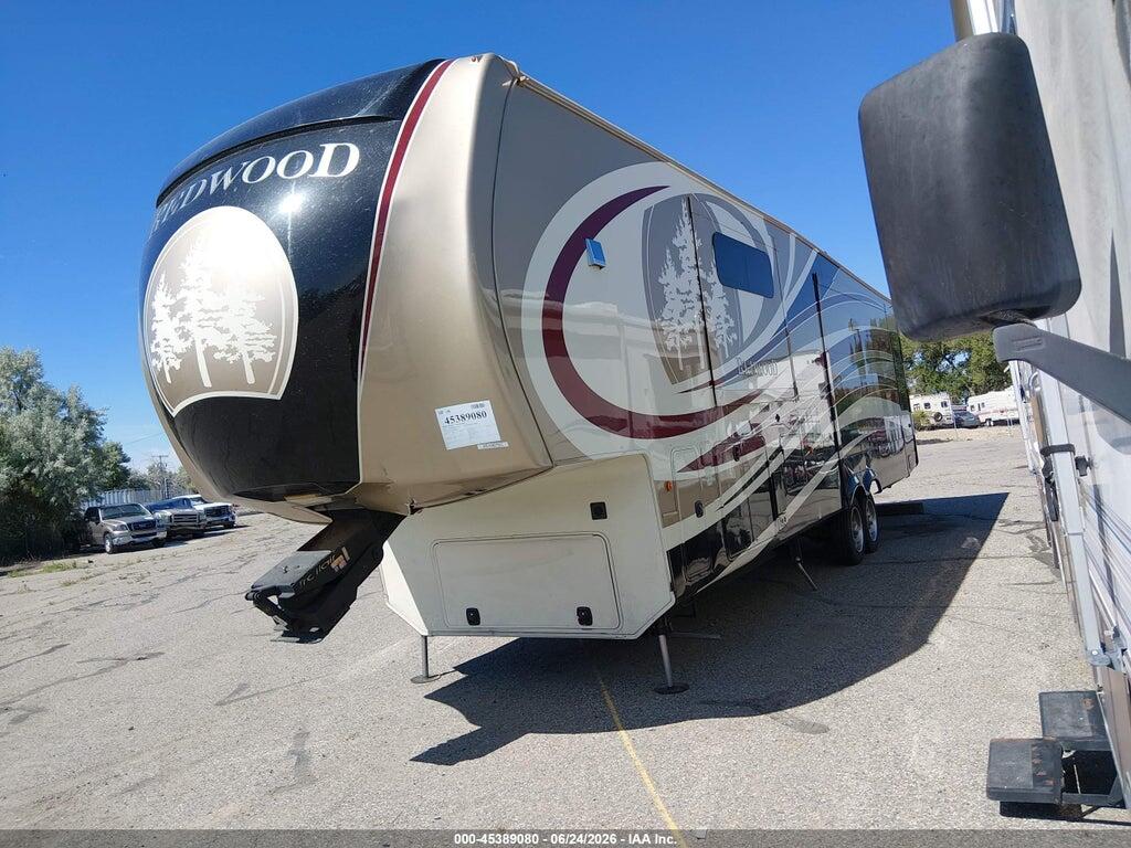 4V0FC3920FR005085 2015 CROSSROADS REDWOOD 39MB photo no. 2
