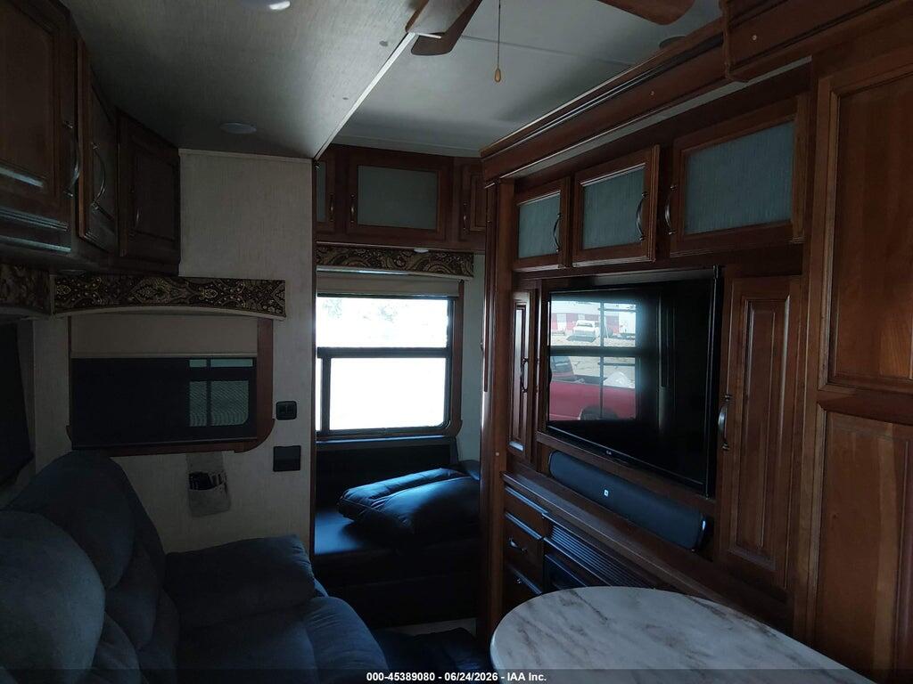 4V0FC3920FR005085 2015 CROSSROADS REDWOOD 39MB photo no. 8