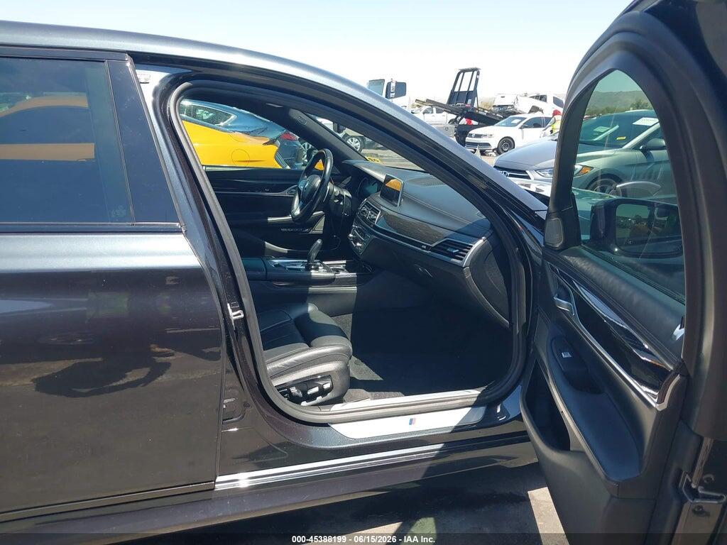WBA7F0C54JGM22590 2018 BMW 7 SERIES photo no. 5