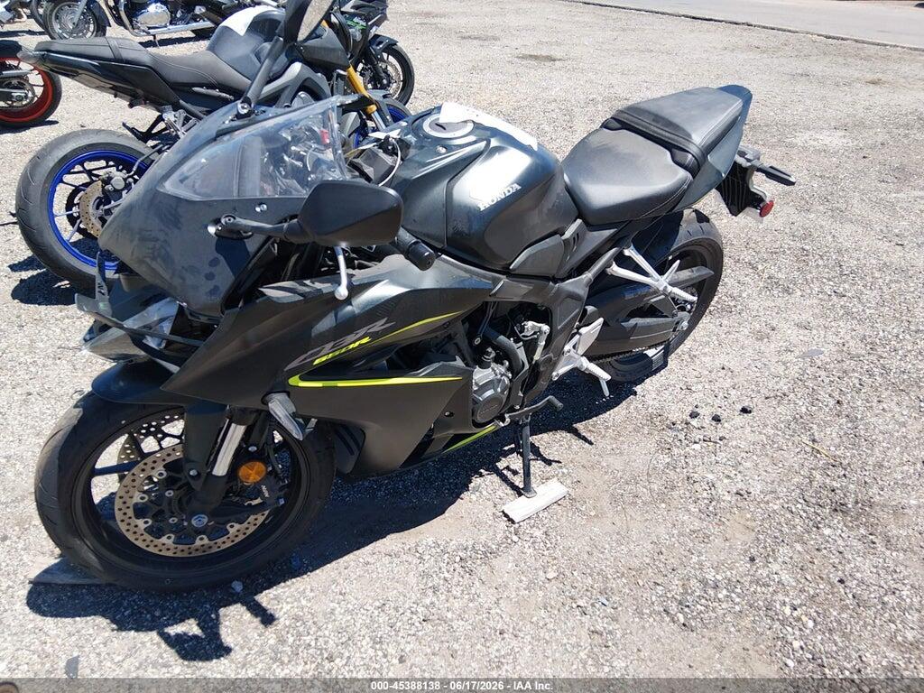 MLHRH1556T5200976 2026 HONDA CBR650 photo no. 2