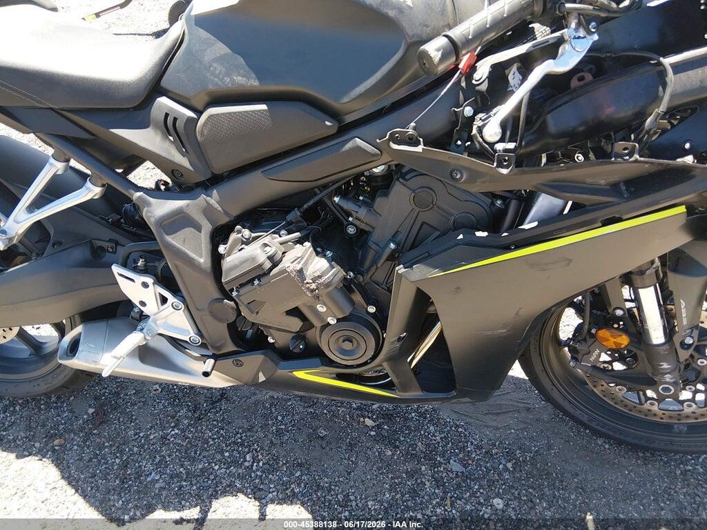MLHRH1556T5200976 2026 HONDA CBR650 photo no. 8