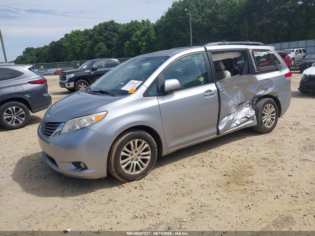 5TDYK3DC0BS028755 2011 TOYOTA SIENNA photo no. 2