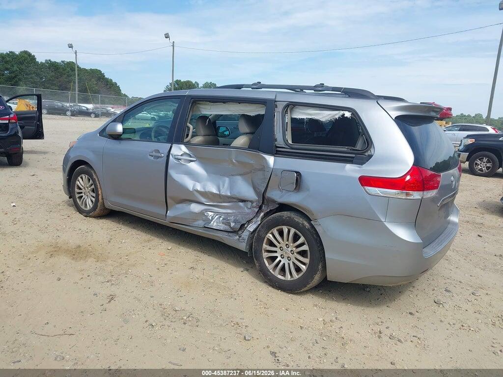 5TDYK3DC0BS028755 2011 TOYOTA SIENNA photo no. 3