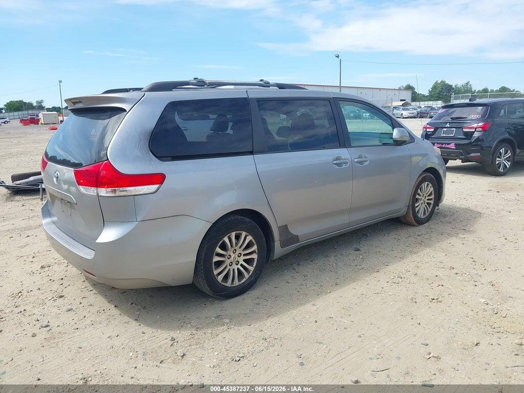 5TDYK3DC0BS028755 2011 TOYOTA SIENNA photo no. 4