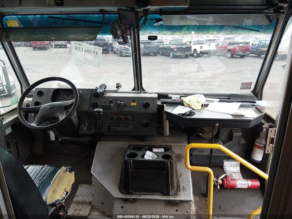 4UZAC3DV1CCBT7128 2012 FREIGHTLINER CHASSIS photo no. 6