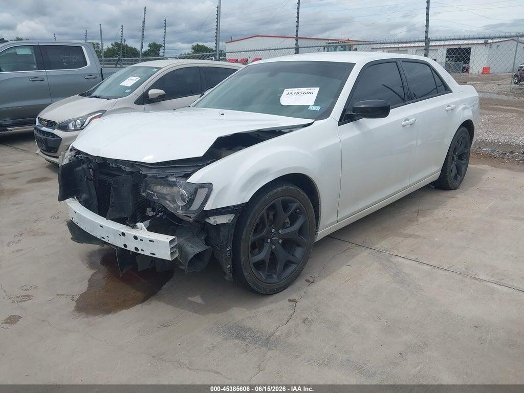 2C3CCAAG9PH577495 2023 CHRYSLER 300 photo no. 2