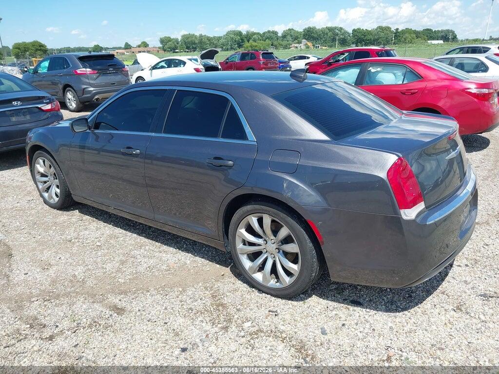 2C3CCAAG1KH760852 2019 CHRYSLER 300 photo no. 3
