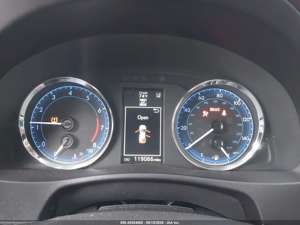 5YFBURHE5JP797760 2018 TOYOTA COROLLA photo no. 7