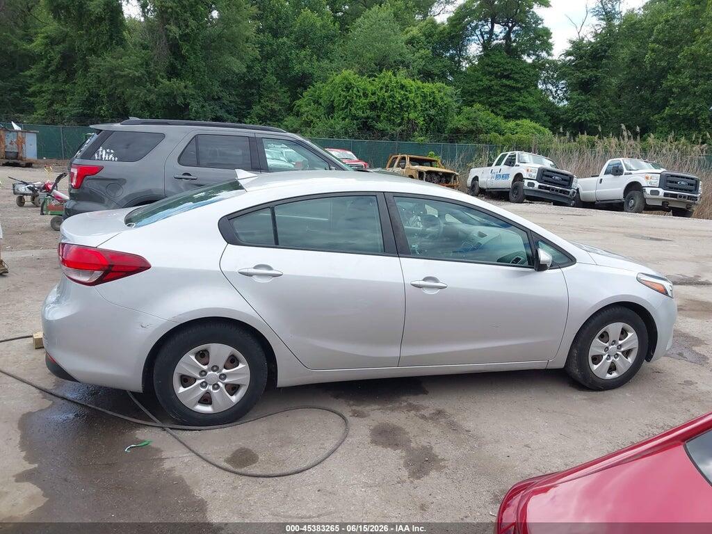 3KPFK4A76HE153802 2017 KIA FORTE photo no. 12