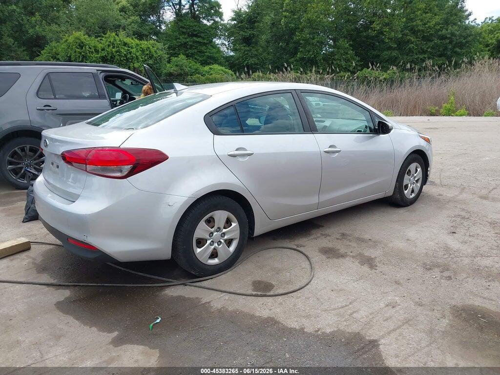 3KPFK4A76HE153802 2017 KIA FORTE photo no. 4
