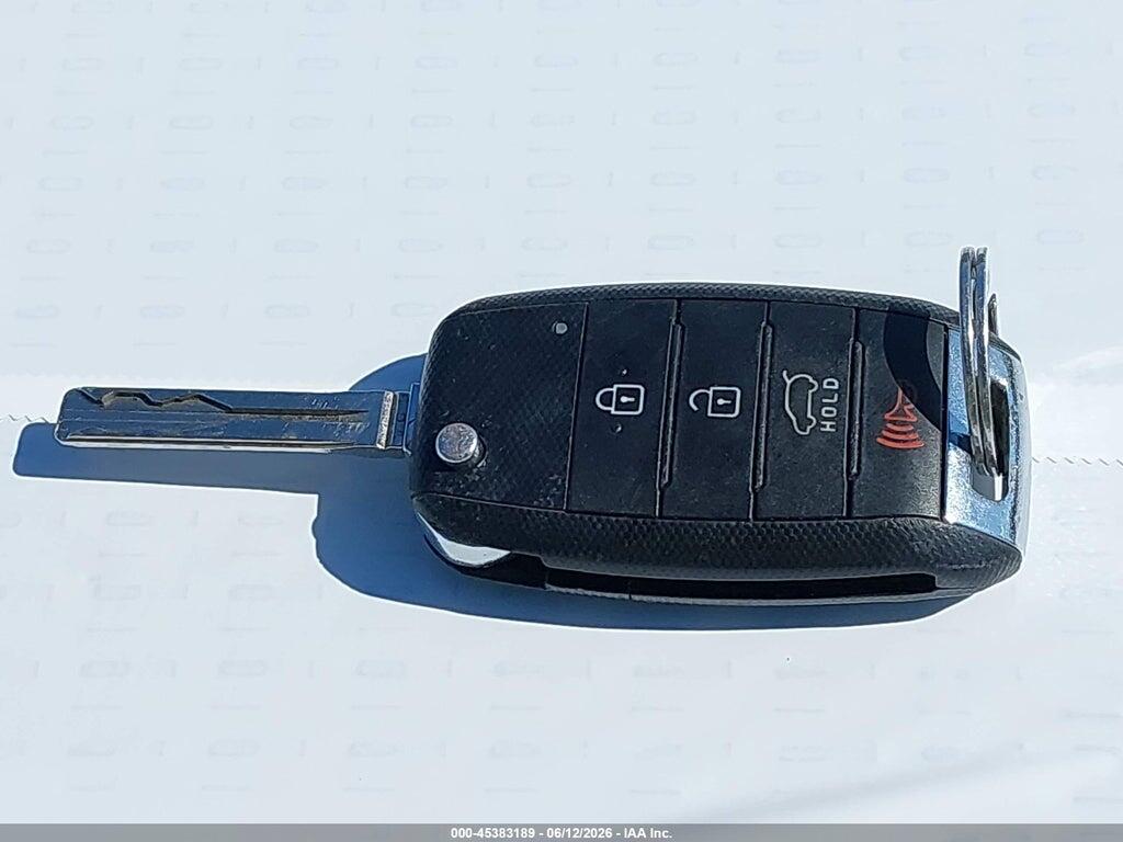 KNDJP3A53G7240320 2016 KIA SOUL photo no. 11