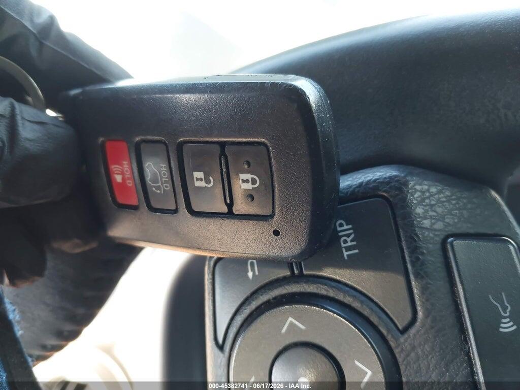 JTMDJREVXHD116303 2017 TOYOTA RAV4 HYBRID photo no. 11