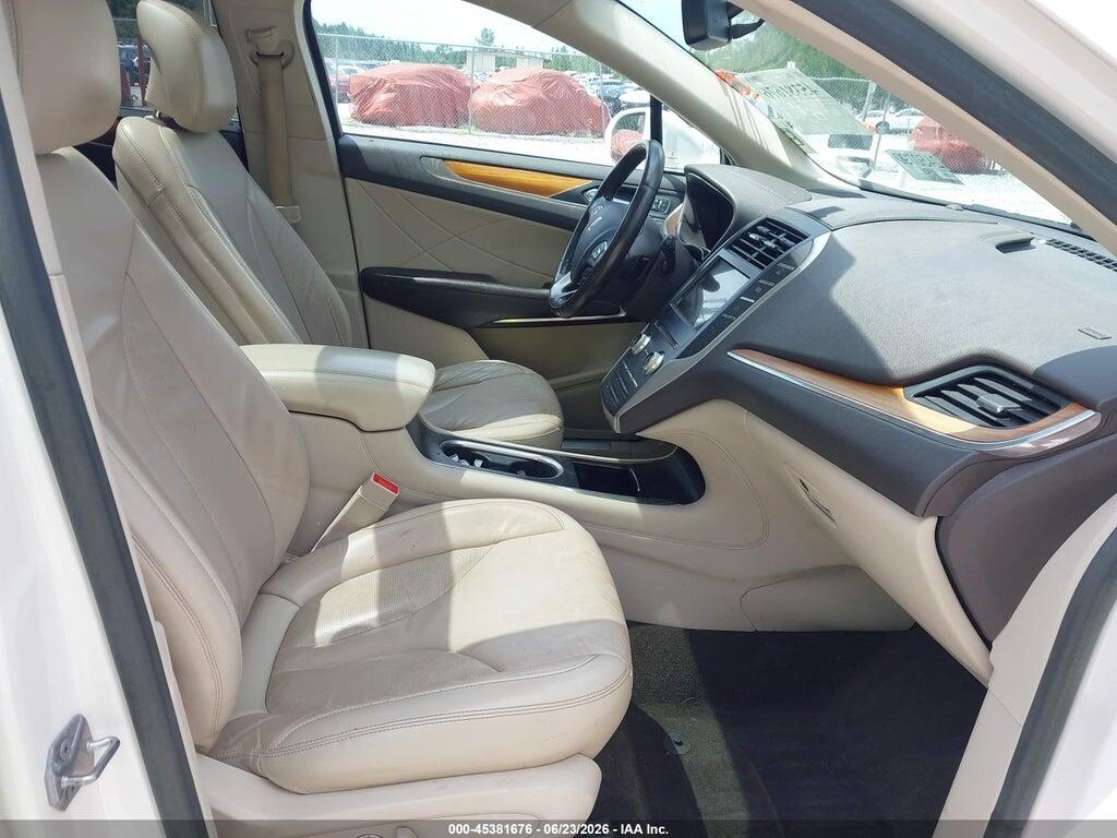 5LMCJ2C94KUL18224 2019 LINCOLN MKC photo no. 5