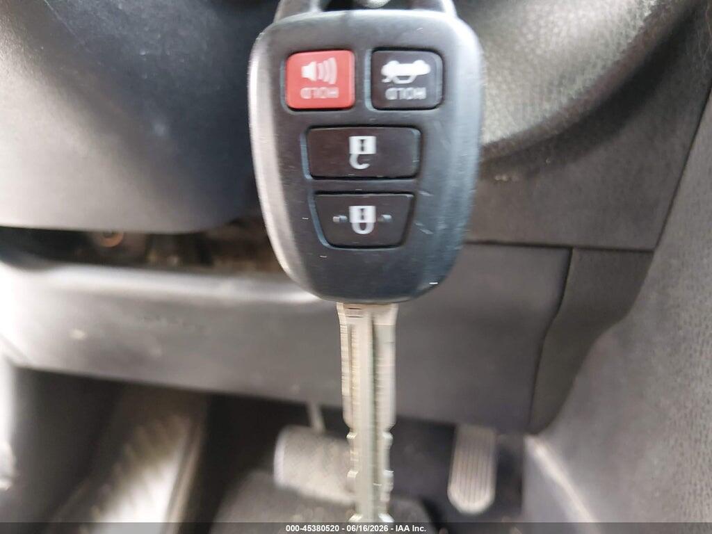 5YFBURHE2HP613692 2017 TOYOTA COROLLA photo no. 11
