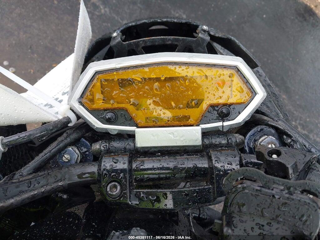 JKAZRCD17BA019864 2011 KAWASAKI ZR1000 photo no. 7