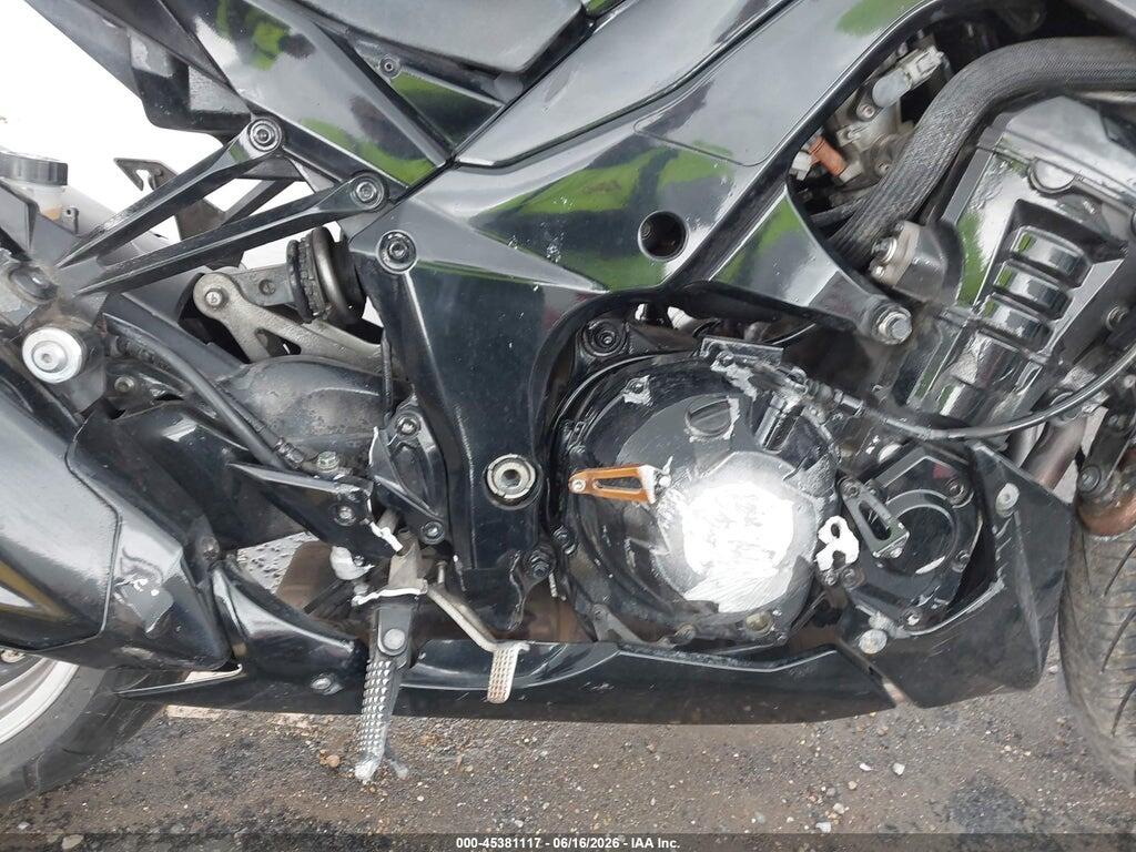 JKAZRCD17BA019864 2011 KAWASAKI ZR1000 photo no. 8