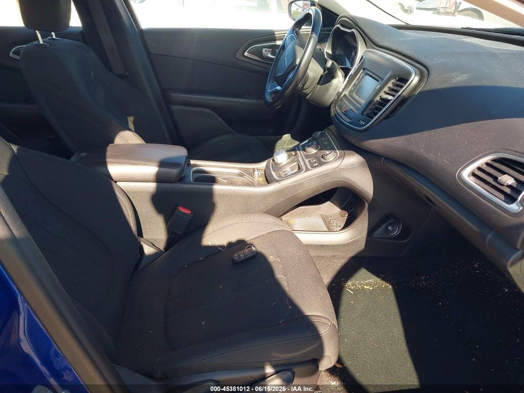 1C3CCCFB7HN509634 2017 CHRYSLER 200 photo no. 5