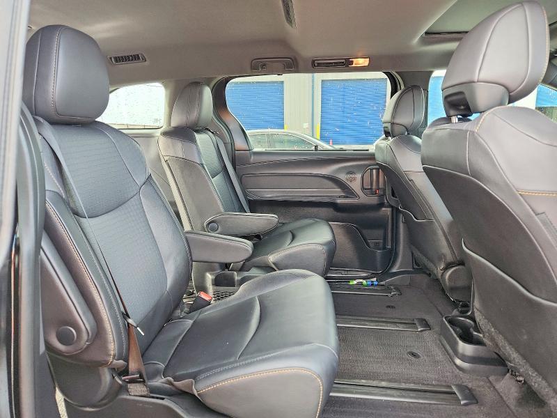 2024 TOYOTA SIENNA WOODLAND EDITION — Фото 11 из 14