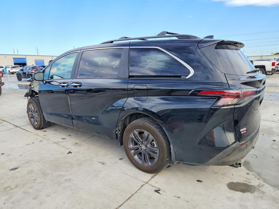 2024 TOYOTA SIENNA WOODLAND EDITION — Фото 2 из 14