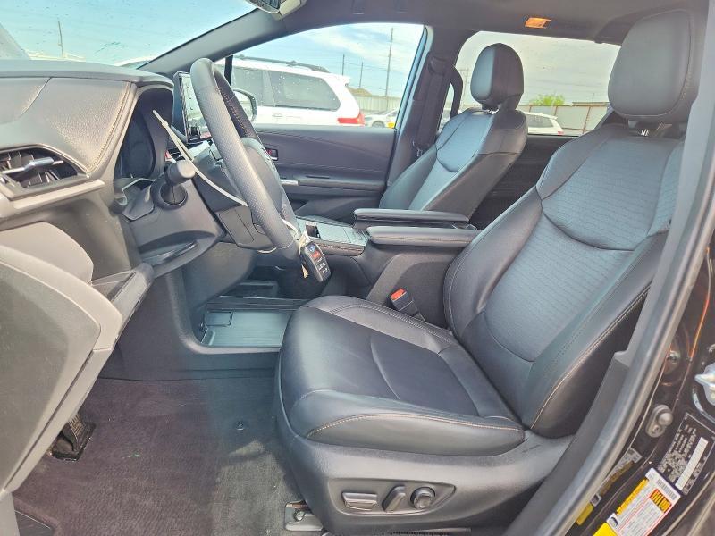 2024 TOYOTA SIENNA WOODLAND EDITION — Фото 7 из 14