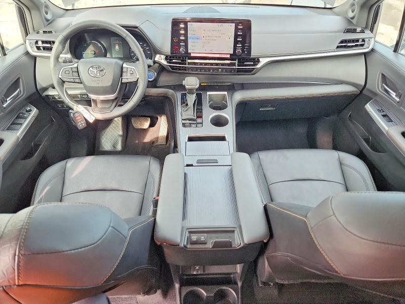 2024 TOYOTA SIENNA WOODLAND EDITION — Фото 8 из 14