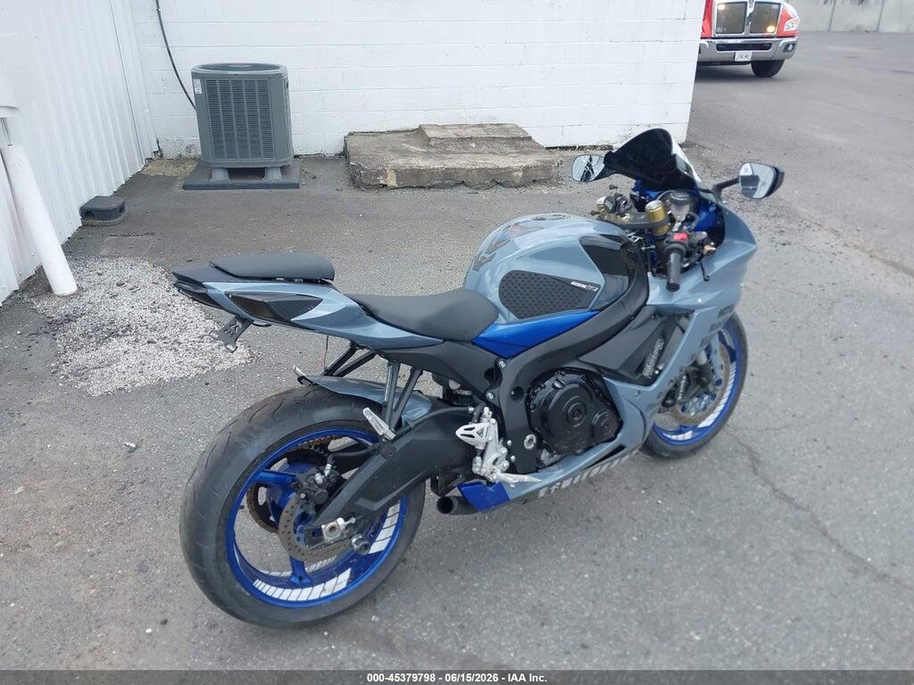 JS1GR7MA8C2102228 2012 SUZUKI GSX750 photo no. 4