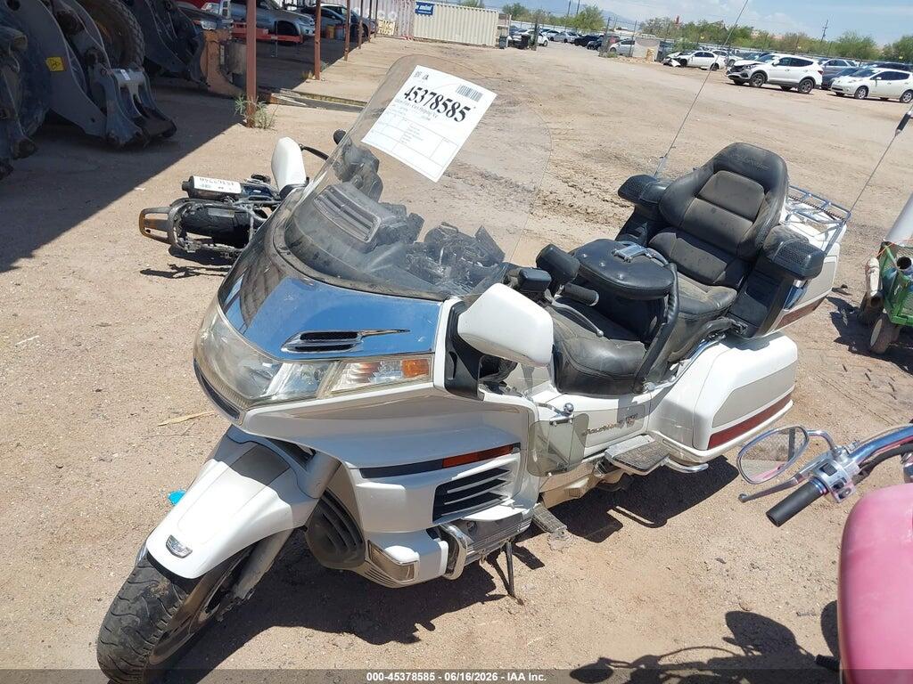 1HFSC2237WA002128 1998 HONDA GL1500 photo no. 2