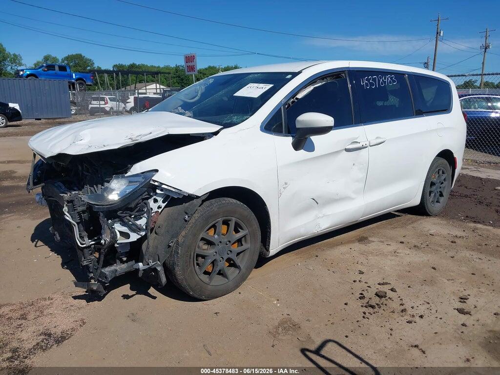 2C4RC1CG5LR110985 2020 CHRYSLER VOYAGER photo no. 2