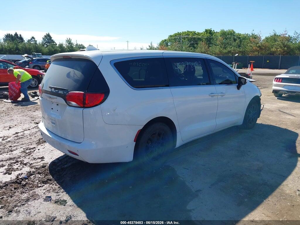 2C4RC1CG5LR110985 2020 CHRYSLER VOYAGER photo no. 4
