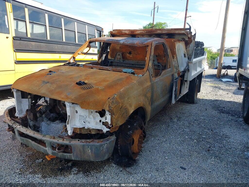 1FDXF47P35EB33154 2005 FORD F-450 photo no. 2