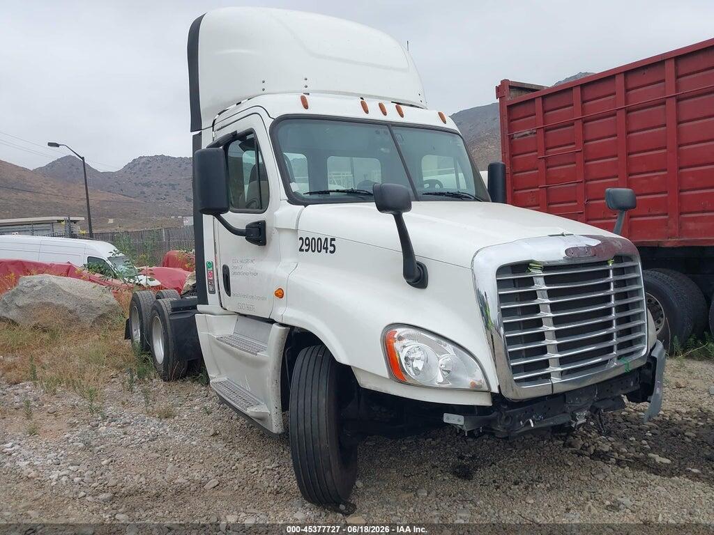 1FUJGEDV7FLGC8395 2015 FREIGHTLINER CASCADIA 125 photo no. 1