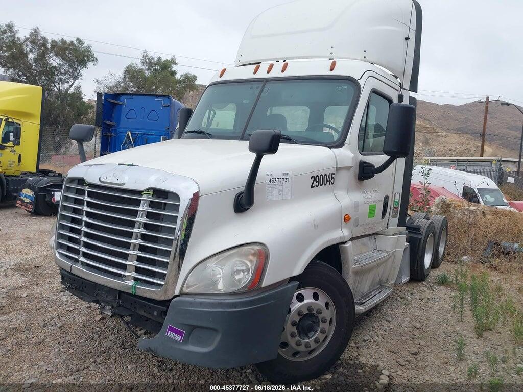 1FUJGEDV7FLGC8395 2015 FREIGHTLINER CASCADIA 125 photo no. 2