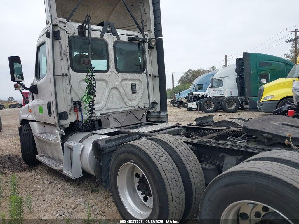1FUJGEDV7FLGC8395 2015 FREIGHTLINER CASCADIA 125 photo no. 3
