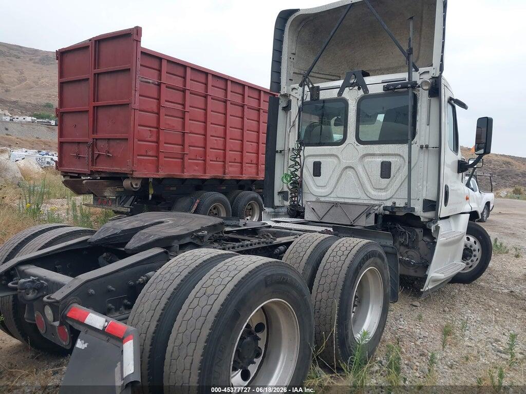 1FUJGEDV7FLGC8395 2015 FREIGHTLINER CASCADIA 125 photo no. 4