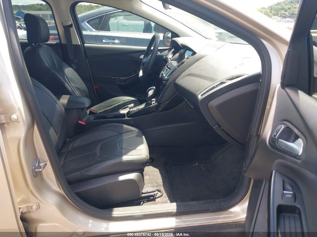 1FADP3N28HL324709 2017 FORD FOCUS photo no. 5