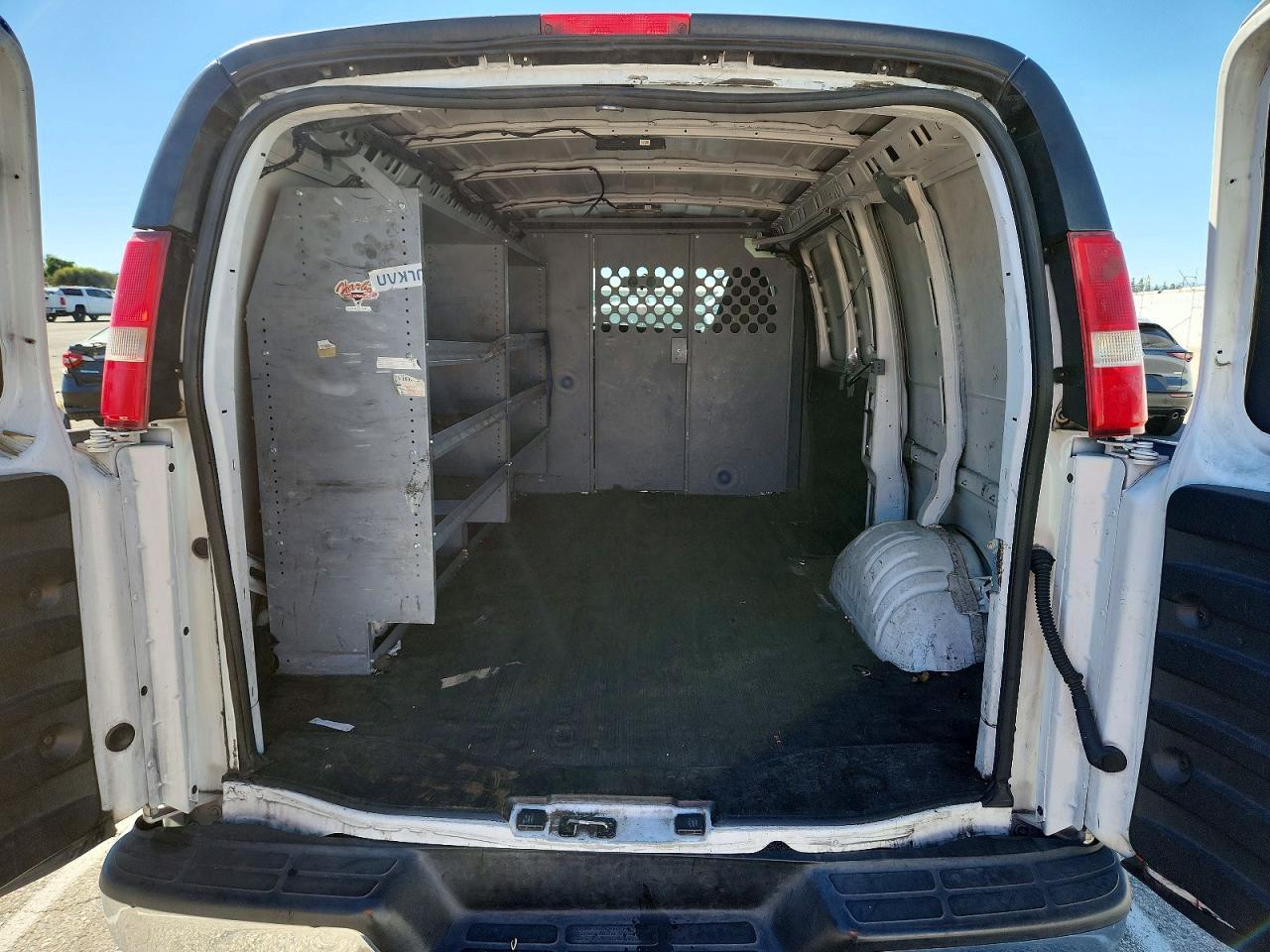 2016 CHEVROLET EXPRESS G2500 — Фото 10 из 13