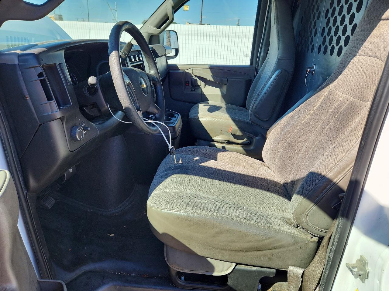 2016 CHEVROLET EXPRESS G2500 — Фото 7 из 13