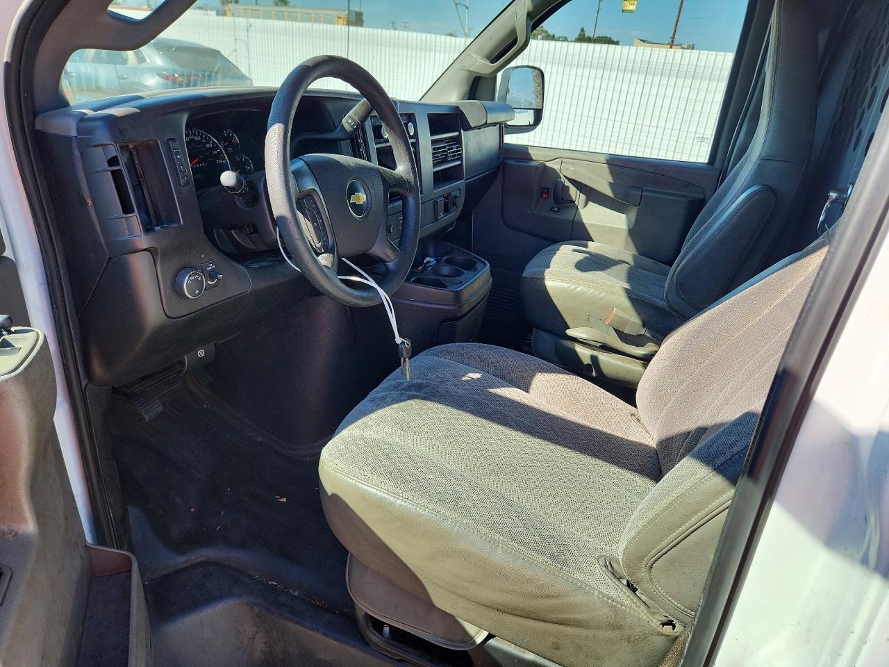2016 CHEVROLET EXPRESS G2500 — Фото 8 из 13