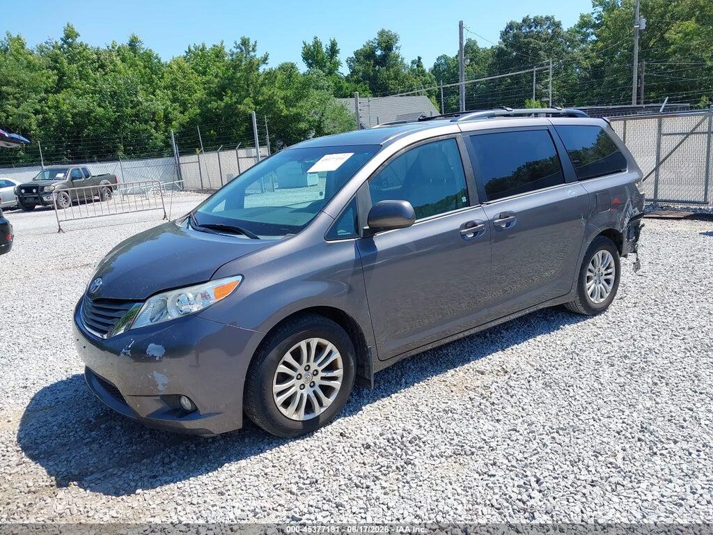 5TDYK3DC1ES504032 2014 TOYOTA SIENNA photo no. 2