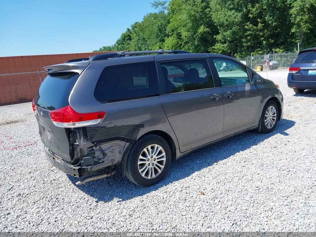 5TDYK3DC1ES504032 2014 TOYOTA SIENNA photo no. 4