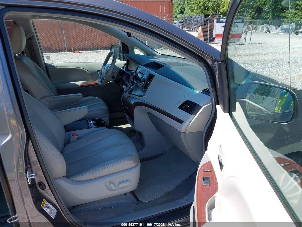 5TDYK3DC1ES504032 2014 TOYOTA SIENNA photo no. 5