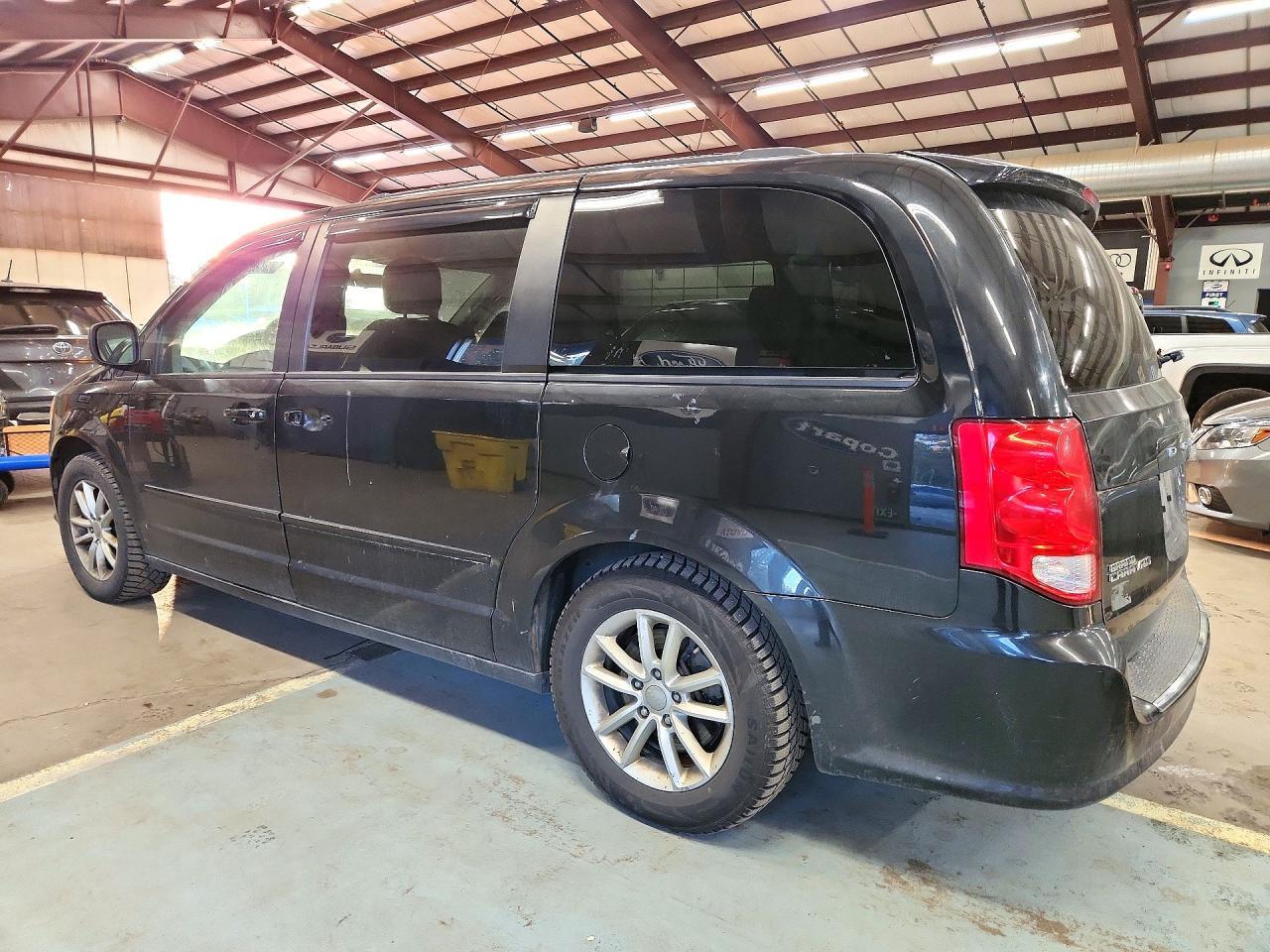 2016 DODGE GRAND CARAVAN SXT — Фото 2 из 13